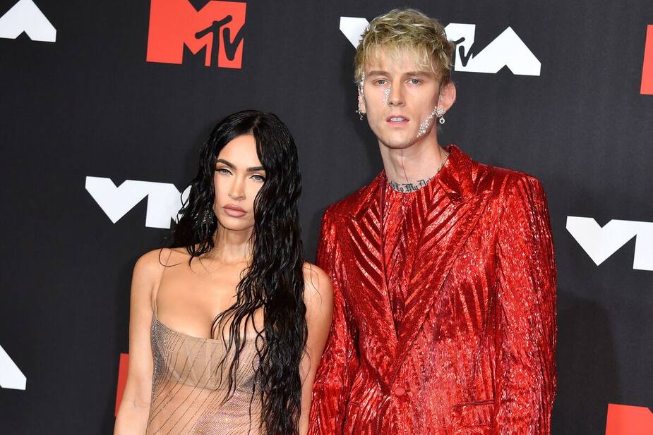 Image principale de l'article MGK fait la grande demande à Megan Fox