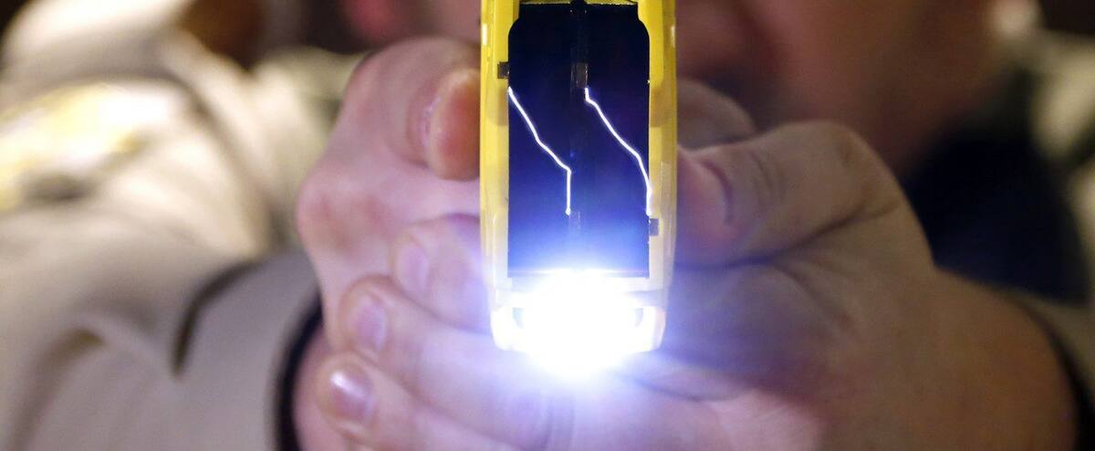 Taser: moins de 30% des policiers ont renouvelé leur qualification en 2022