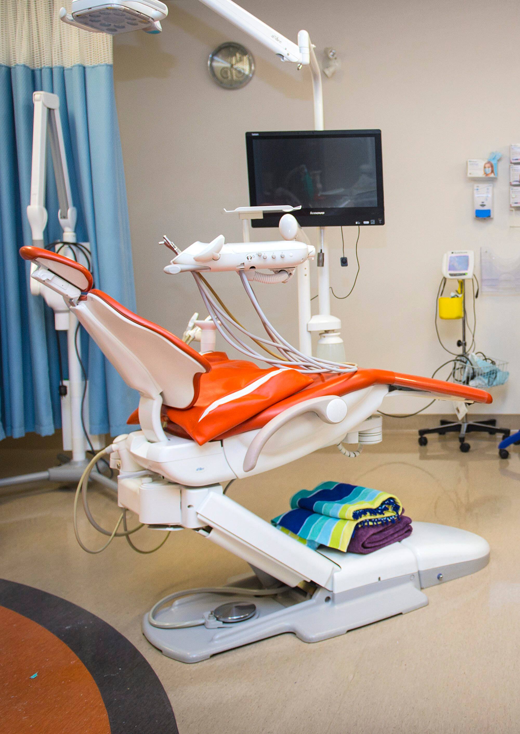 Bras de fer pour un soin dentaire