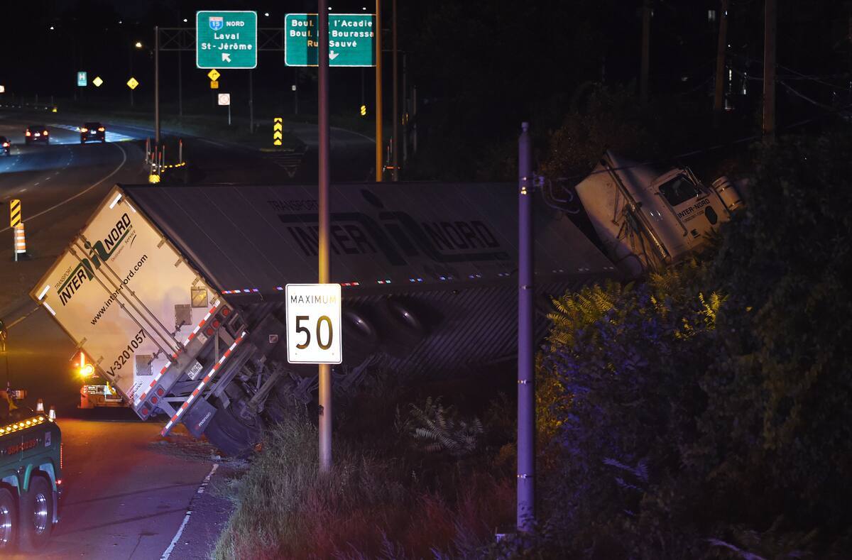 [EN IMAGES] Accident spectaculaire: un camion se retrouve dans une ...