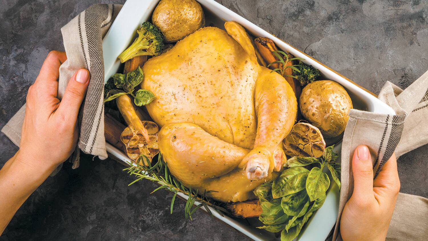 Menus &agrave; petits prix: le poulet entier &agrave; 1,97$/lb chez cet &eacute;picier