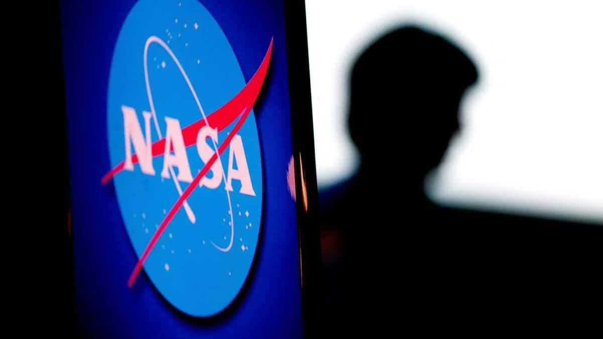 A decommissioned satellite will crash into Earth on Wednesday A decommissioned satellite will crash into Earth on Wednesday