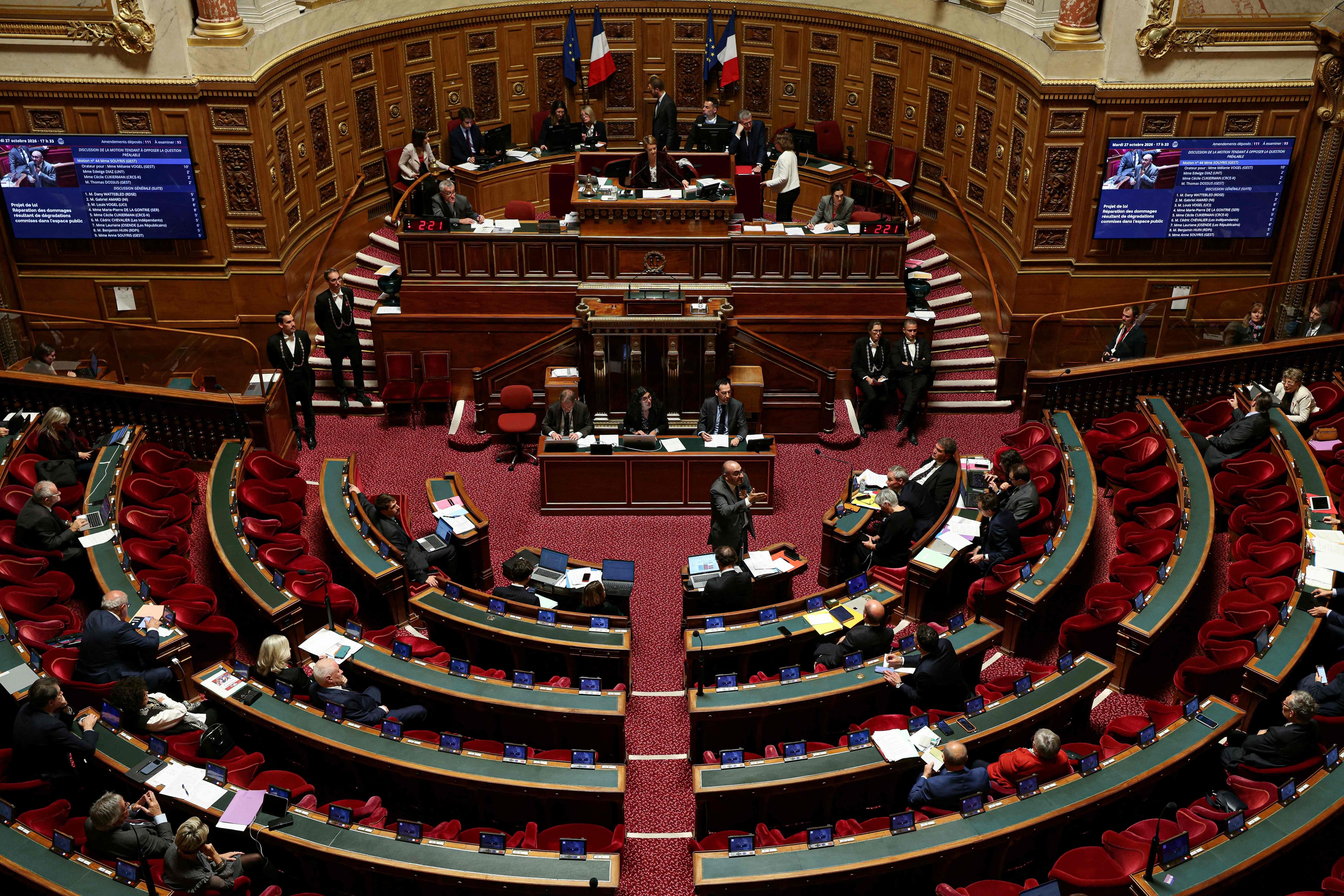 «Casseurs-payeurs»: le Sénat français adopte un projet de loi après les dégradations du 17 octobre