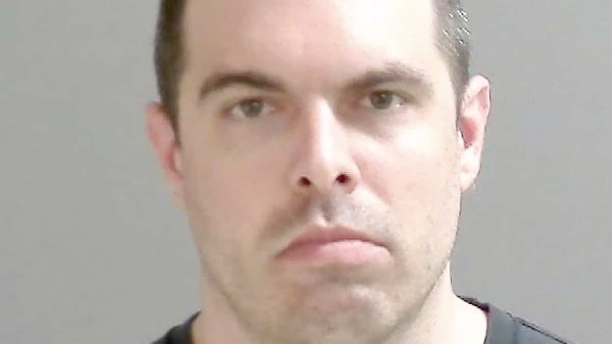 Un cyberprédateur délinquant retourne derrière les barreaux