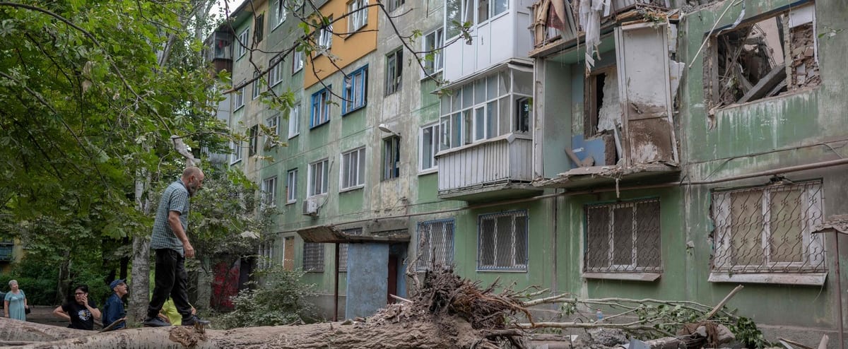 Cinq morts, 31 blessés dans une frappe russe sur une ville de l'est de l'Ukraine, selon Kyïv