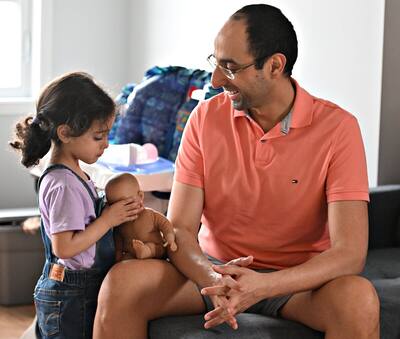 Amine y su hija Zina son inseparables.