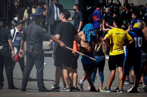 Emoción y confusión, Argentina envía un último adiós a su leyenda Maradona