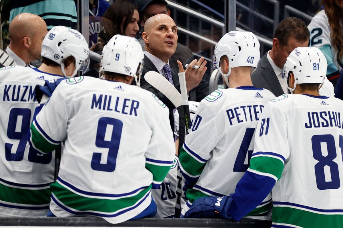 Pas de gants blancs pour Rick Tocchet, l&rsquo;entra&icirc;neur des Canucks: &laquo;Cinq ou six de nos joueurs devront se r&eacute;veiller&raquo;