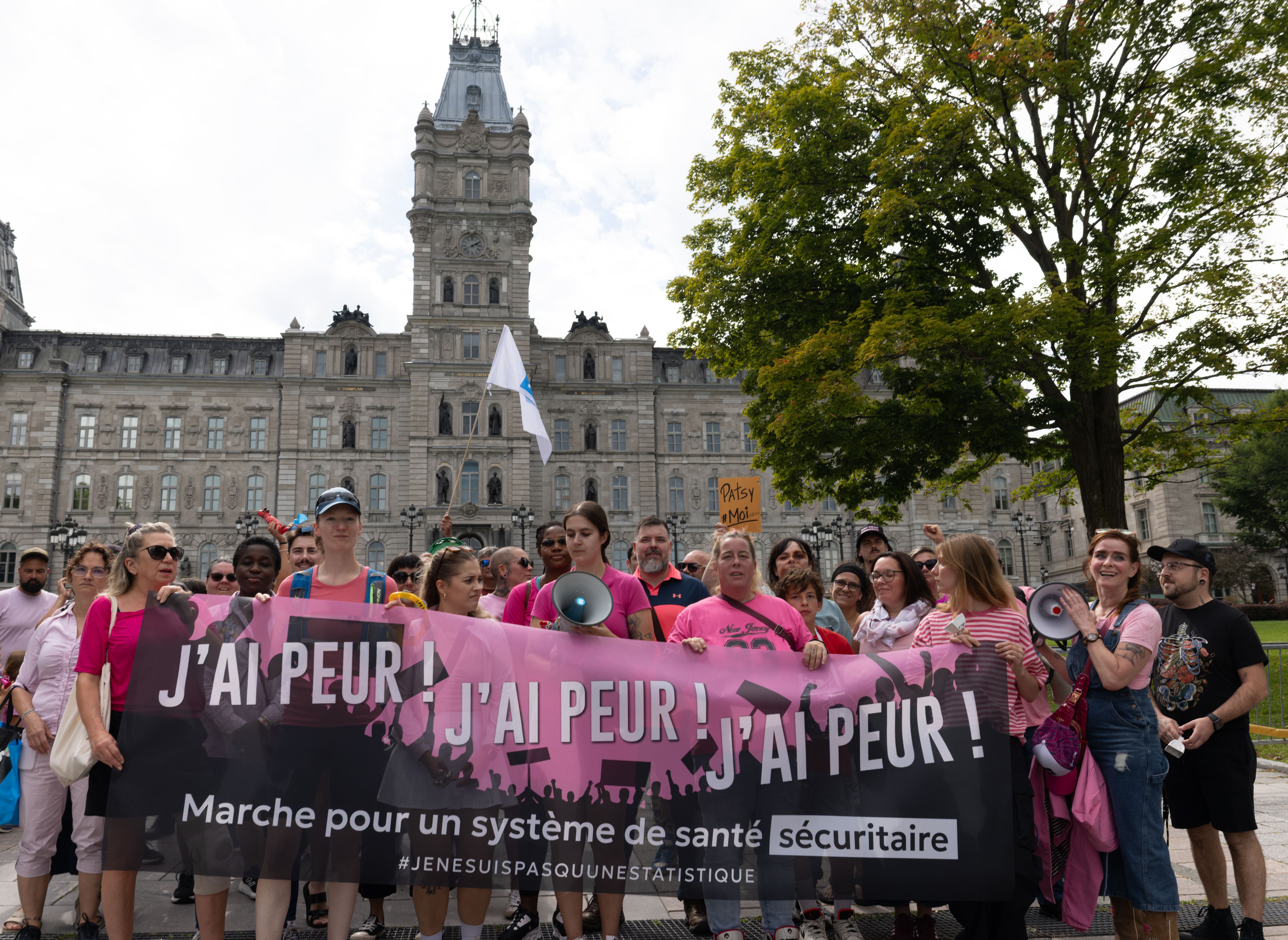 «Notre sécurité ne devrait pas être une question de budget», dénoncent des travailleurs de la santé