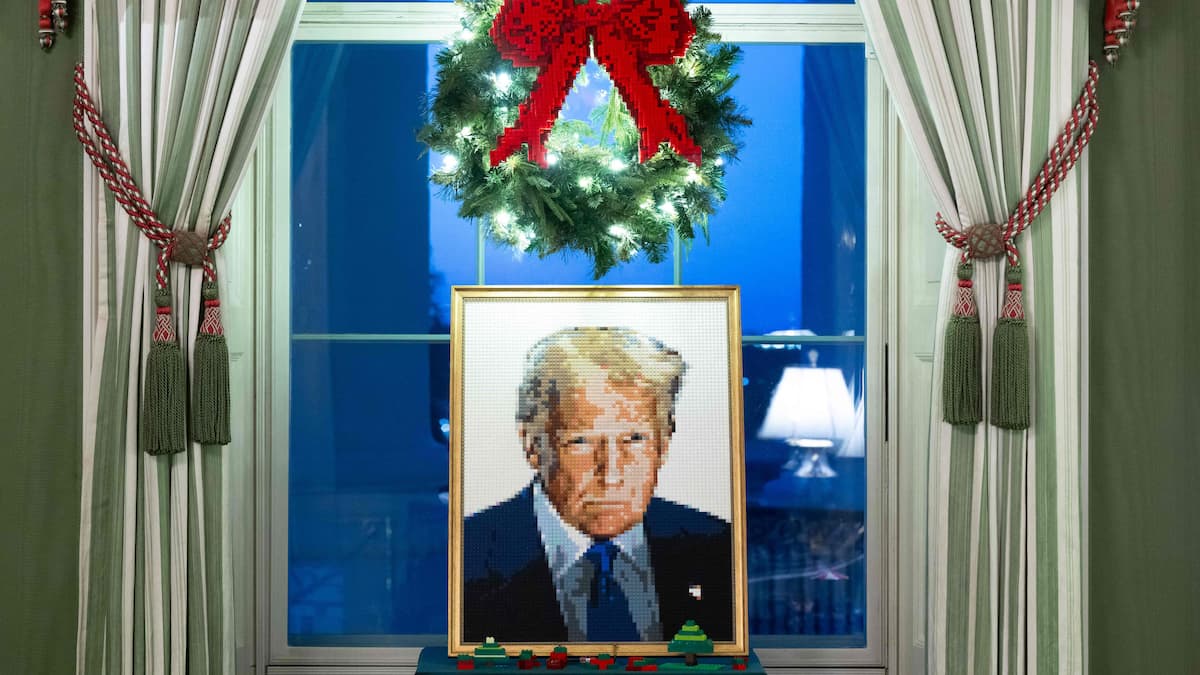 Melania Trump dévoile les décorations de Noël à la Maison-Blanche et il y a quelques trucs spéciaux