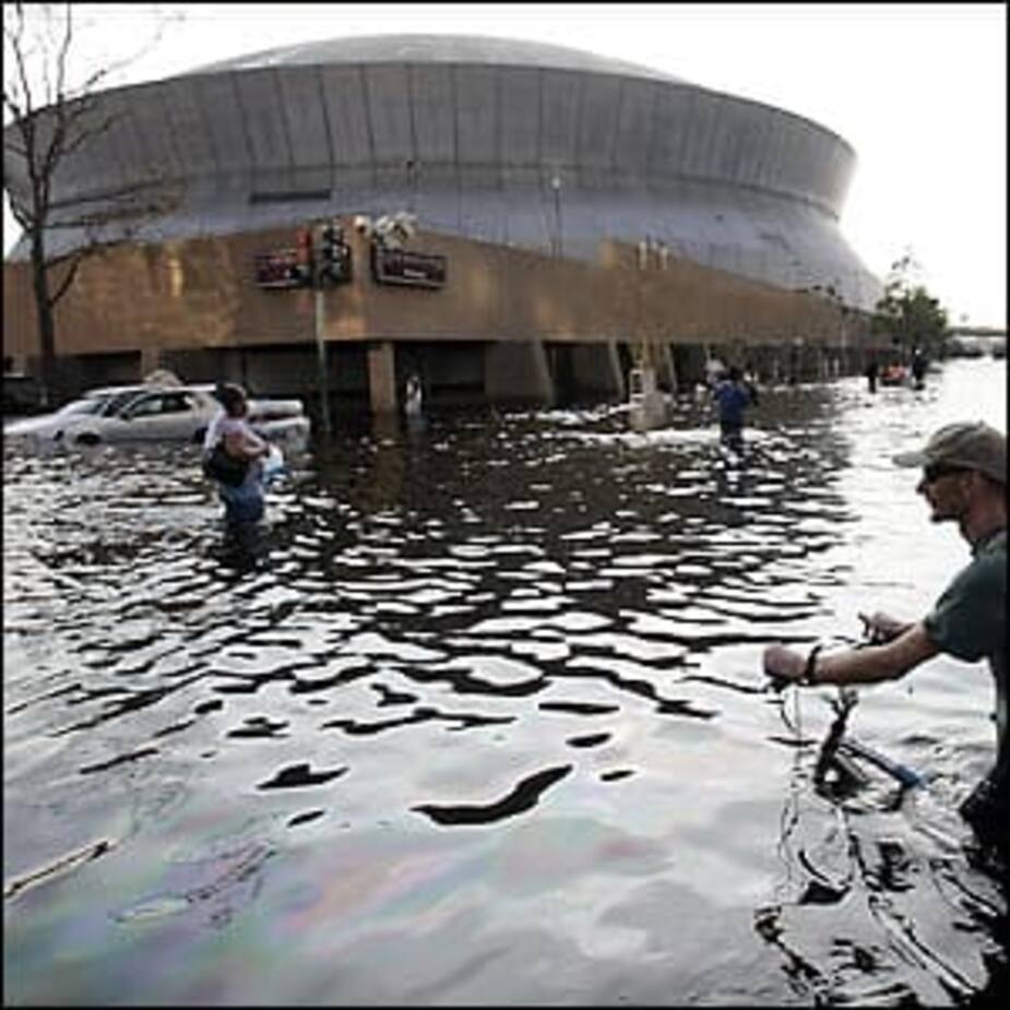 Le stade des Saints de la Nouvelle-Orléans après la passage de l'ouragan Katrina en 2005.