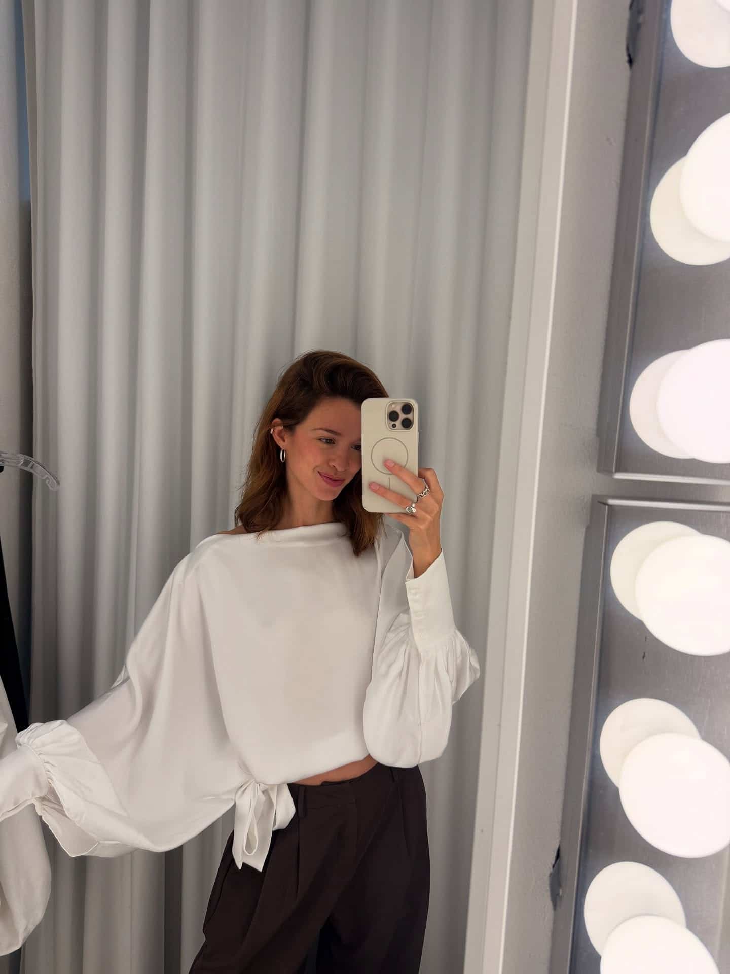 Elle charme la lentille en short rikiki