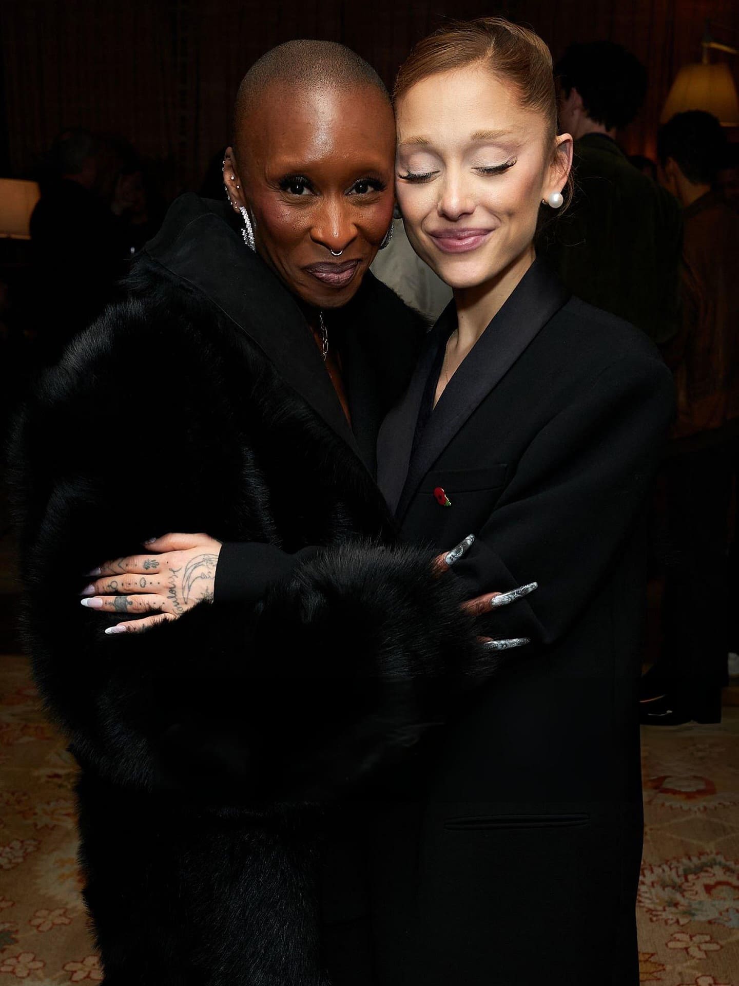 Elle nie les rumeurs de couple avec Ariana Grande