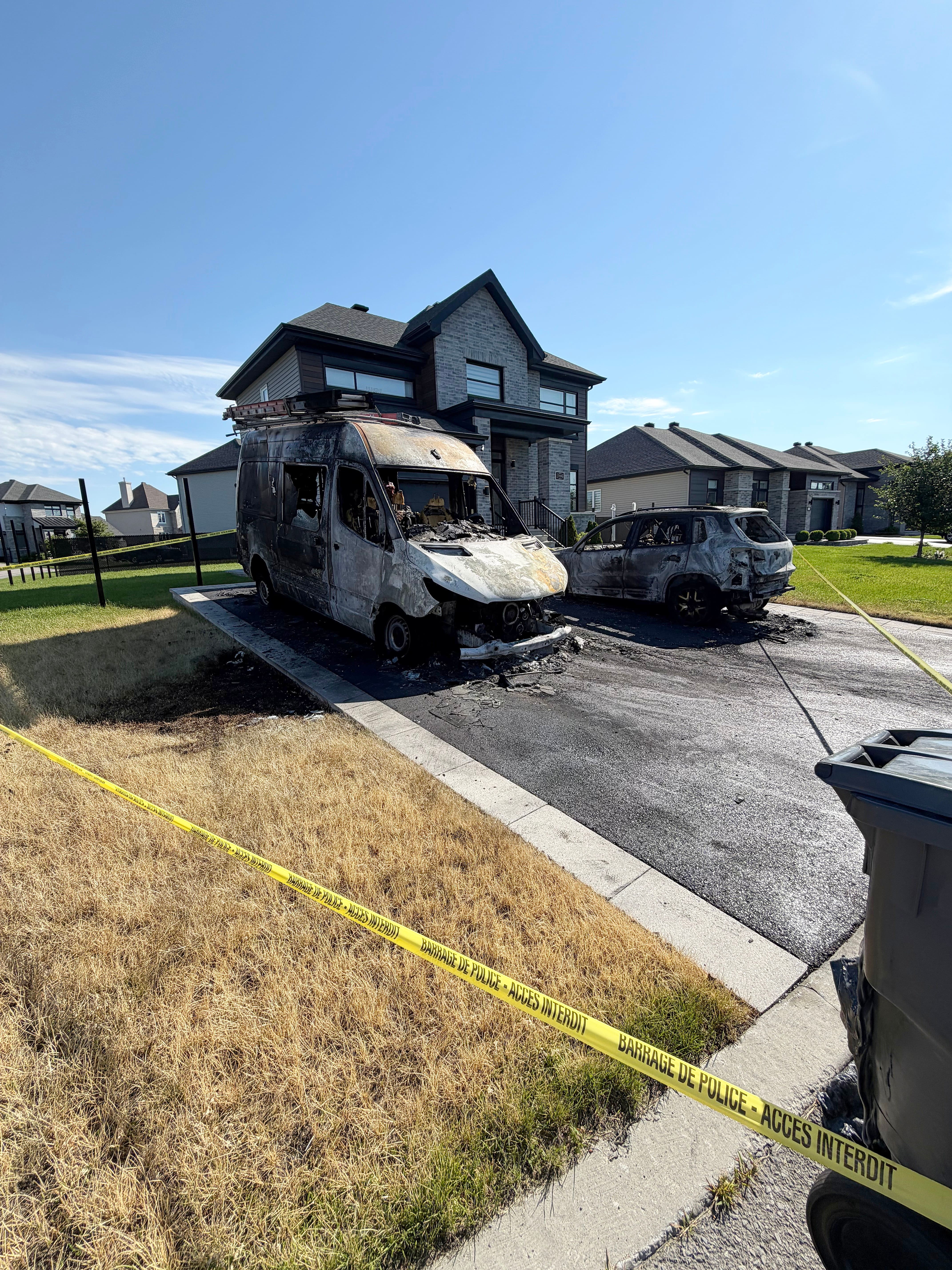 Mirabel : une famille victime d'incendies et de menaces après une reprise de finance