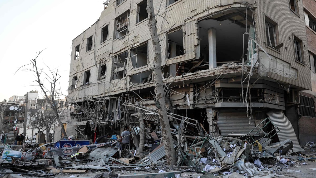 EN DIRECT | 3e journée des frappes sur l'Iran: les Gardiens avertissent les États-Unis qu'ils ne «seront plus en sécurité»