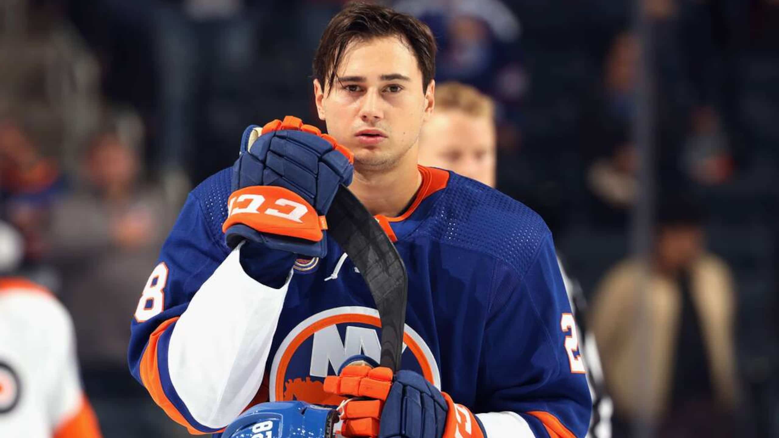 Photo: TVA Sports Islanders' Alexander Romanov Out 6-8 Months With Torn ACL, per La Presse