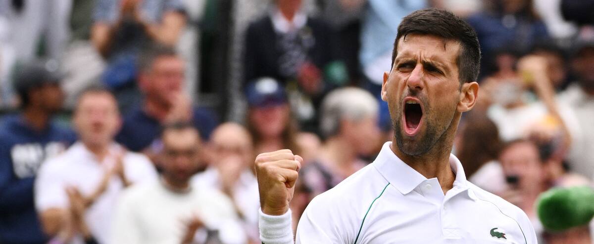 Novak Djokovic va puiser au fond de ses ressources et passe en demi-finale à Wimbledon