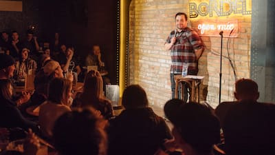 Los seis copropietarios del Bordel Comedy Club cuando se lanzó en abril de 2015: Charles Deschamps, Louis-José Houde, François Bellefeuille, Mike Ward, Martin Petit y Laurent Paquin.