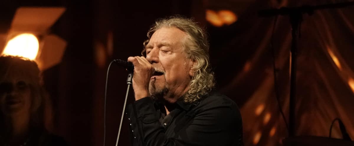 FIJM : voici pourquoi l'excellent show de Robert Plant, ex-chanteur de Led Zeppelin et rocker de 74 ans, est aussi une leçon de vie