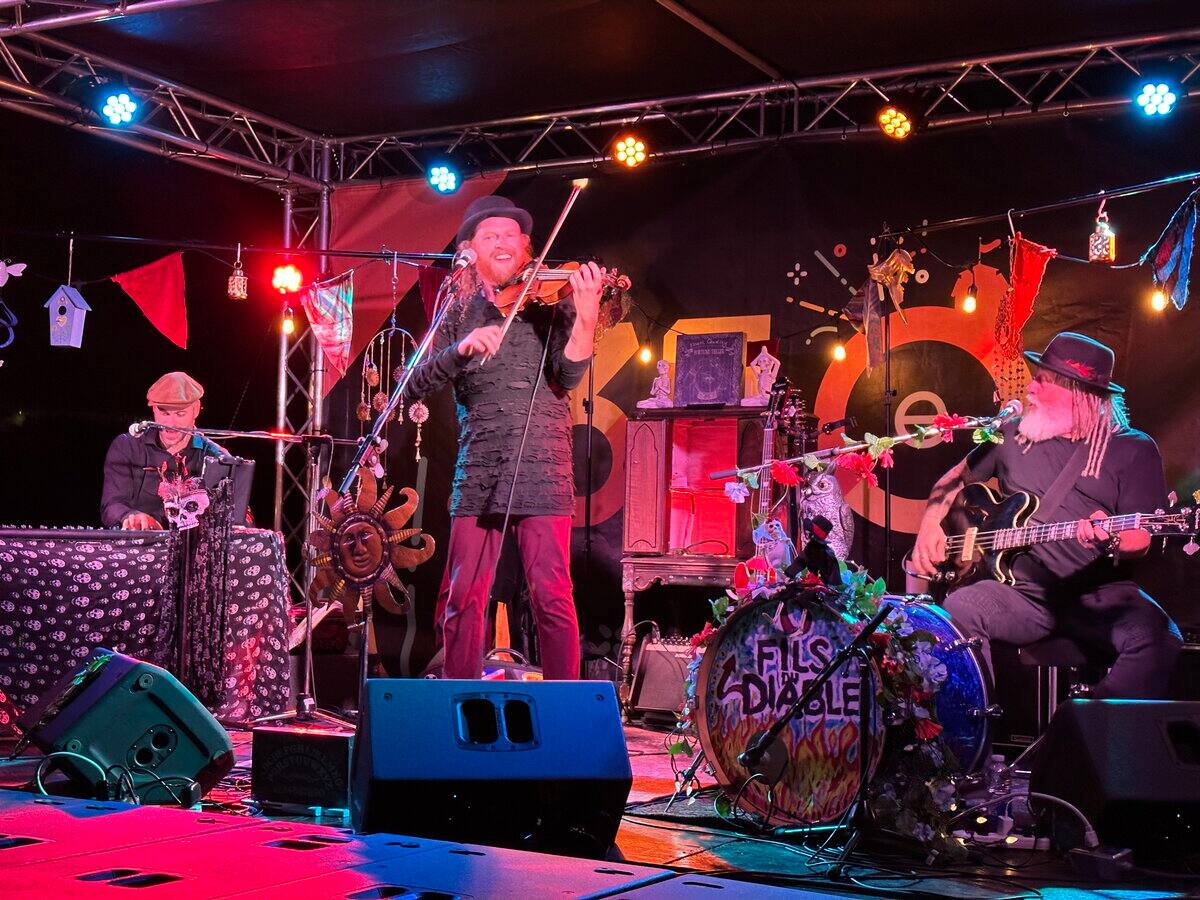 La presencia del grupo Les Fils du Diable en el Día Acadiano en Petit-Rocher en agosto inquietó a un católico ferviente en esta ciudad de New Brunswick.