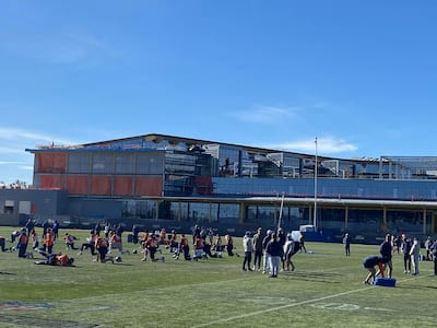 A construção dos novos bairros gerais dos Broncos foi um bom trem, totalmente justa ao seu terreno de treinamento atual.