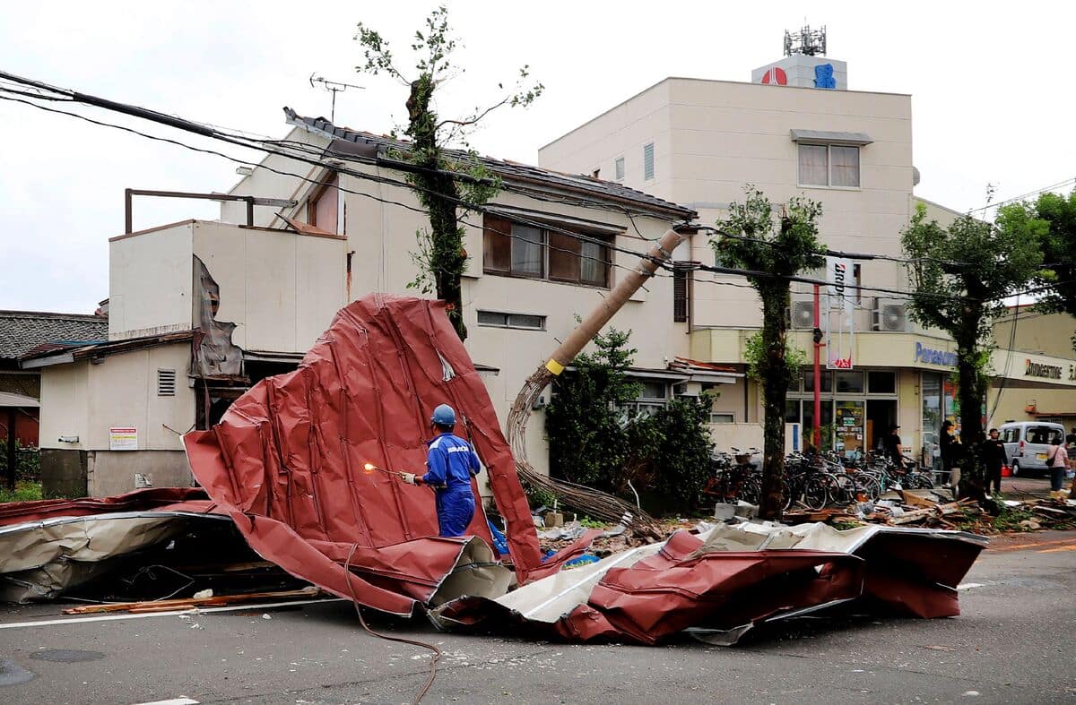 EN IMAGES | Pluies diluviennes, d&eacute;g&acirc;ts, victimes: le Japon frapp&eacute; par un typhon &laquo;effrayant&raquo;