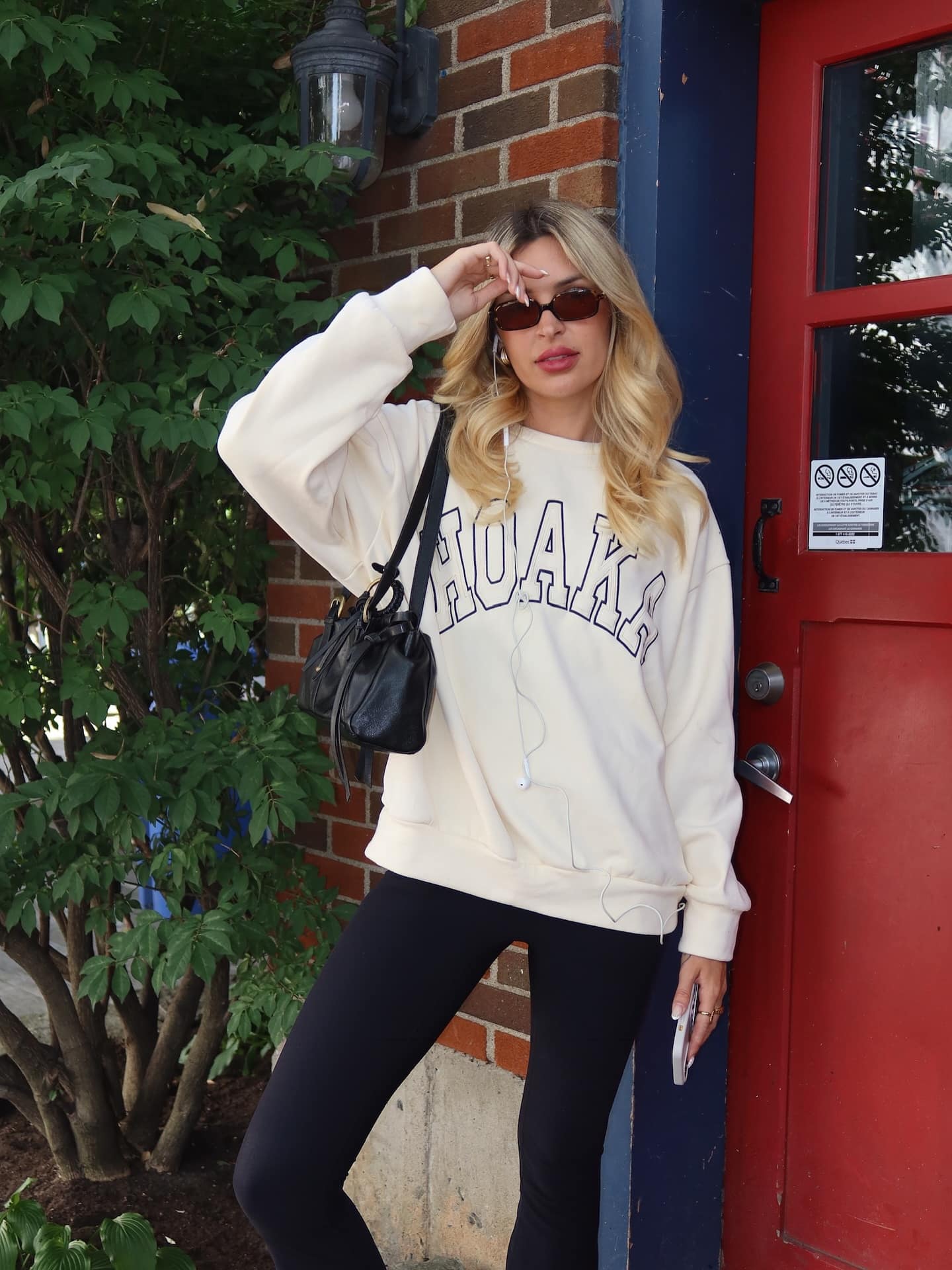 En voyage en Thaïlande, les plans d'Elisabeth Rioux sont mis en péril par de malheureux imprévus