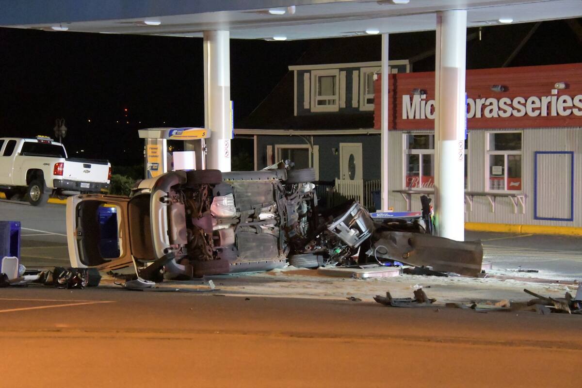 [EN PHOTOS] Une station-service lourdement endommag&eacute;e &agrave; Qu&eacute;bec