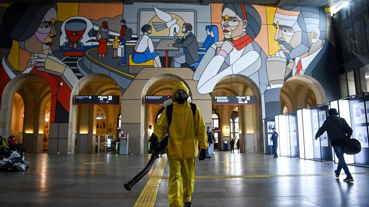 Moscou se prépare à fermer les services non essentiels