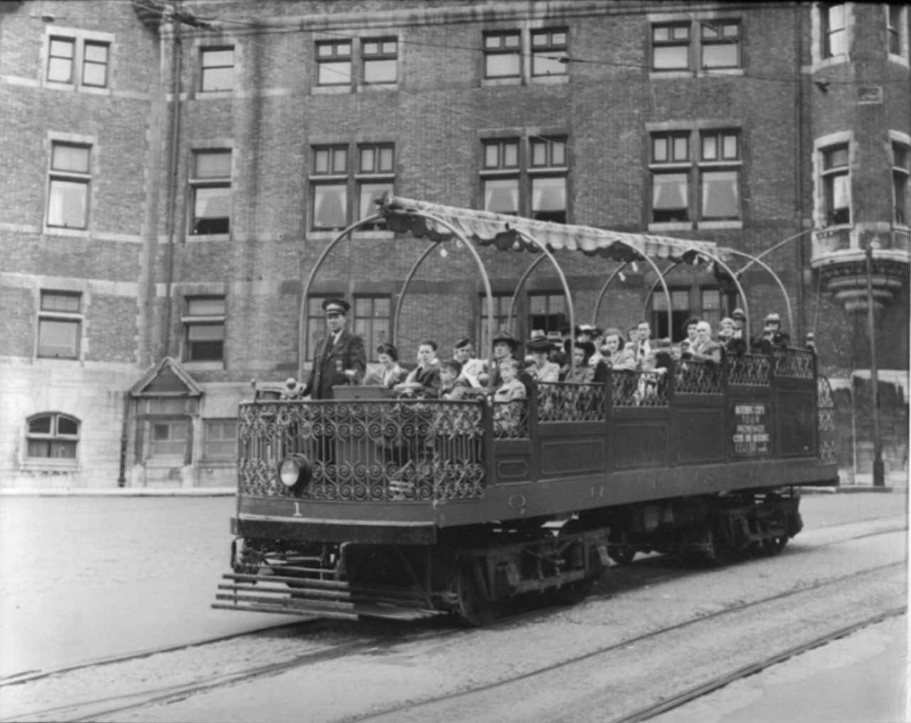 [PHOTOS] Voici l'histoire du tramway de Québec en 10 stations | JDQ