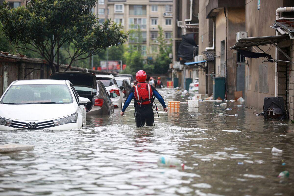 Foreign media have criticized China for killing 99 people in the floods