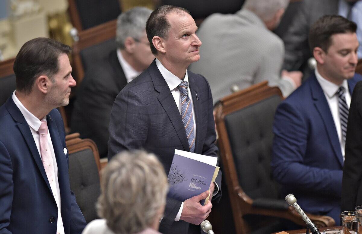 Budget Girard: face &agrave; un d&eacute;ficit record de 11 milliards $, des choix difficiles &agrave; venir au Qu&eacute;bec