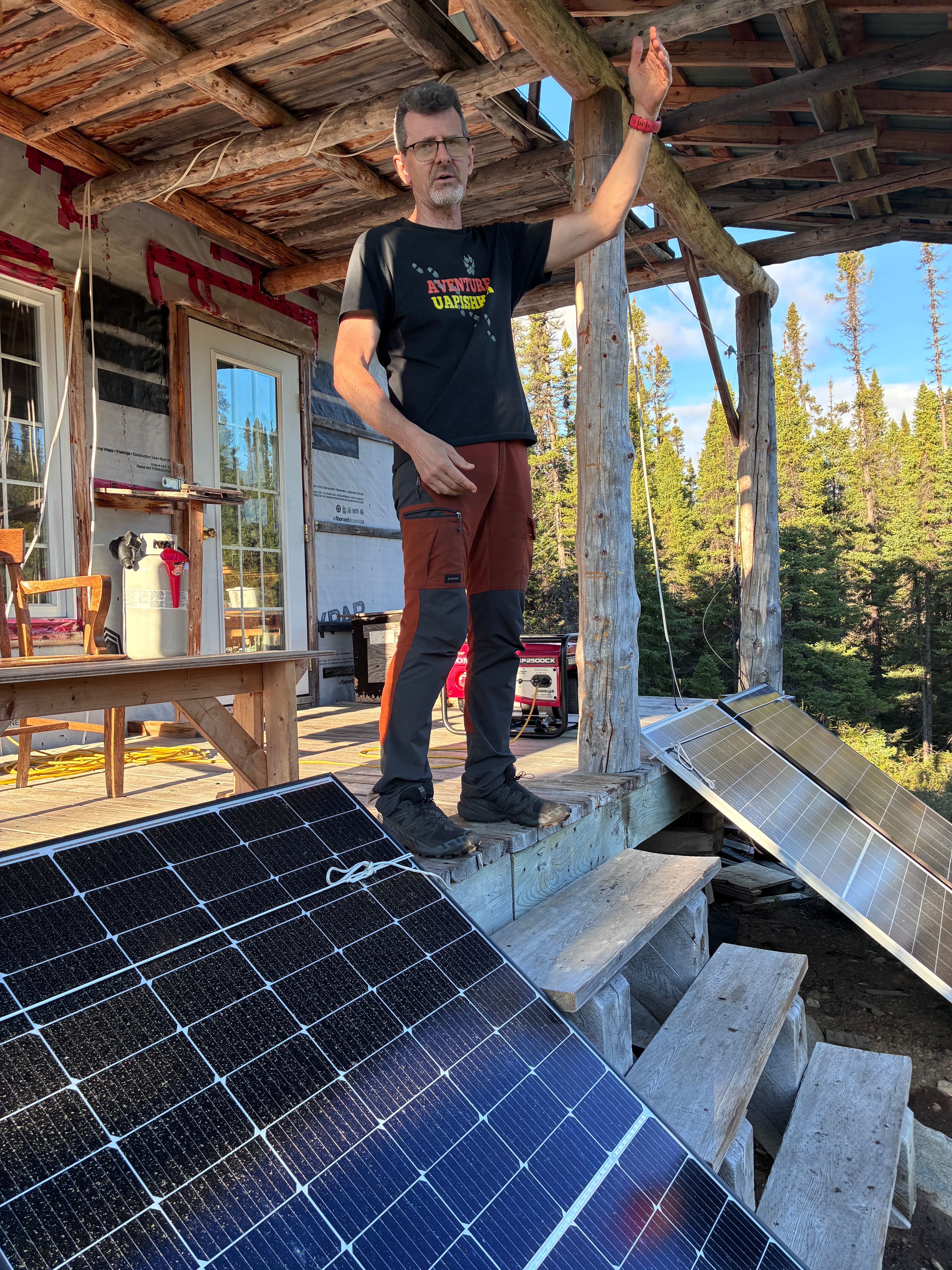 Voici comment cet homme vit en pleine forêt seul et heureux, à 200 km de la ville la plus proche