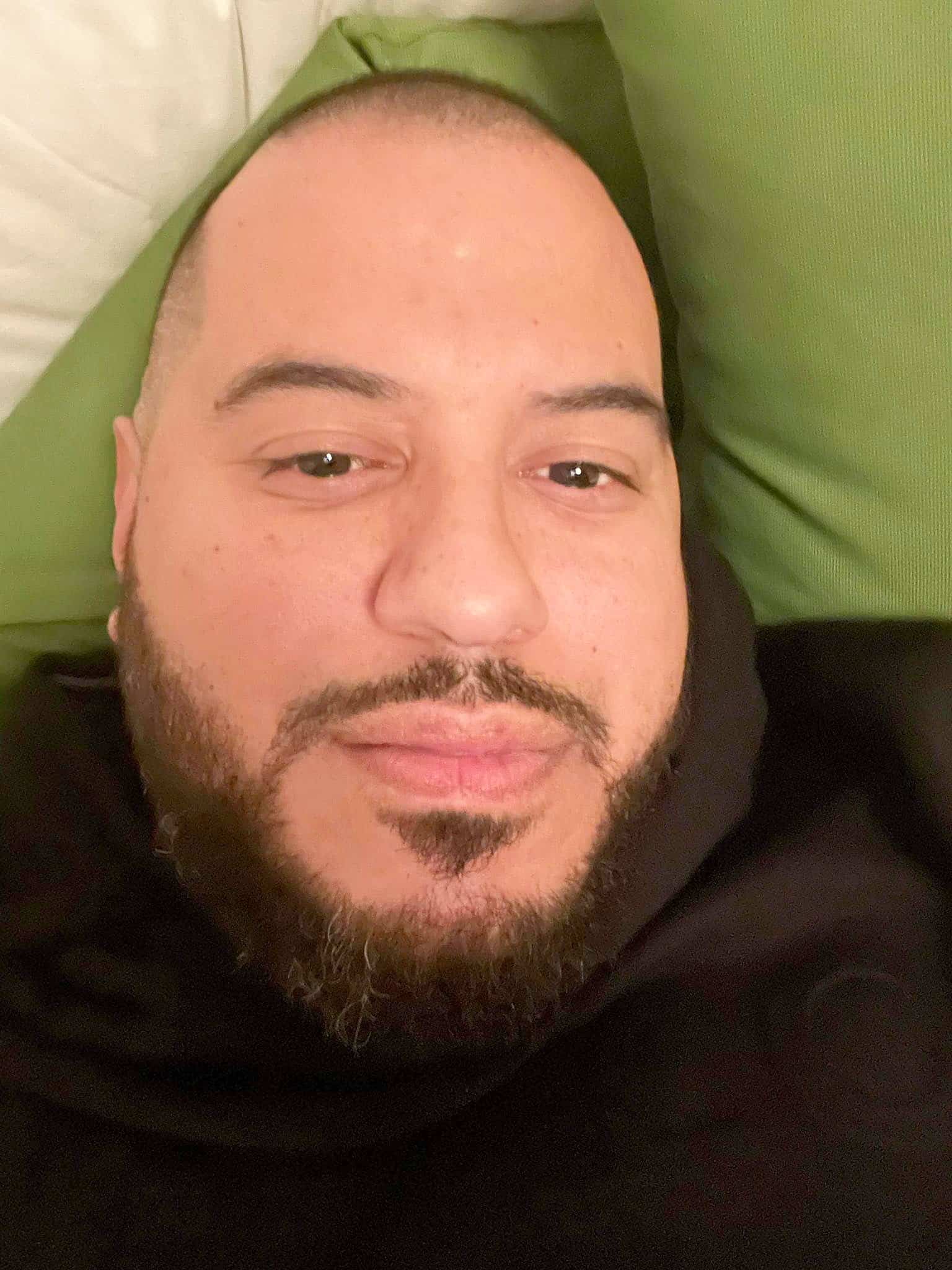 Des femmes dénoncent l'arnaqueur charmant qui leur a soutiré beaucoup  d'argent | JDM