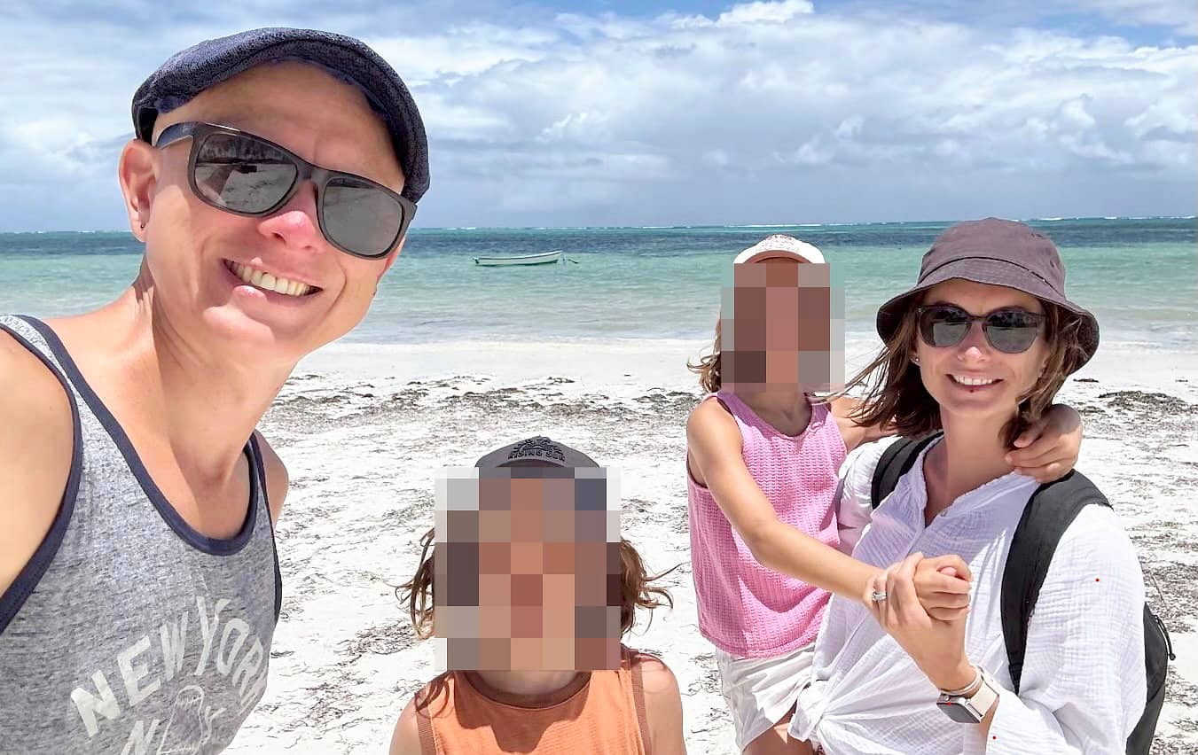 Une jeune famille québécoise met en garde les voyageurs qui comptent aller à Zanzibar après avoir été violemment kidnappée par son chauffeur de taxi.