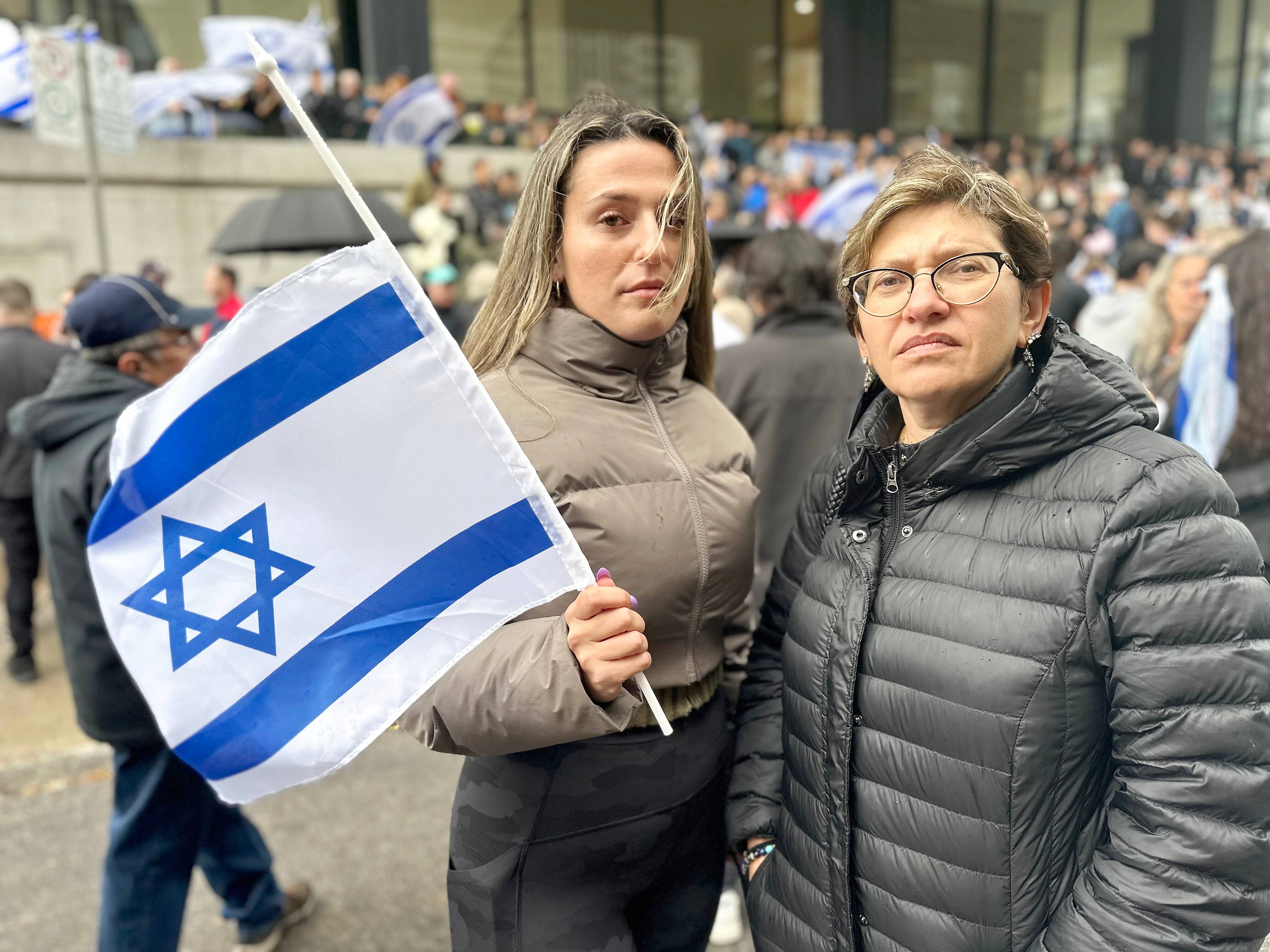 Une communaut&eacute; tiraill&eacute;e entre la col&egrave;re et le recueillement