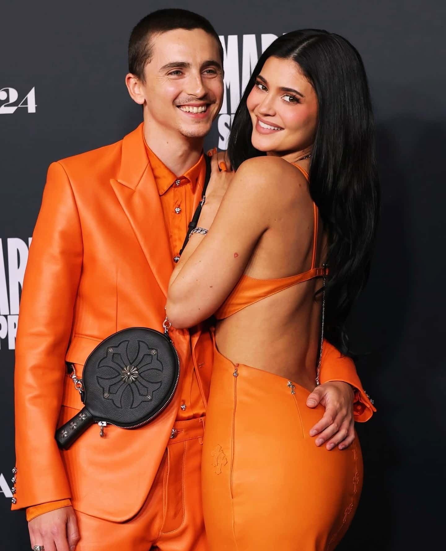 Une bague au doigt, elle serait fiancée à Timothée