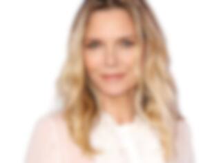 Prête à revêtir le costume de Catwoman