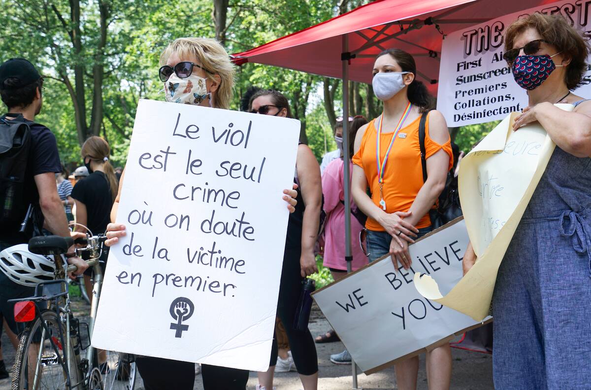 Veill&eacute;e aux chandelles en soutien aux victimes de violences sexuelles &agrave; Montr&eacute;al