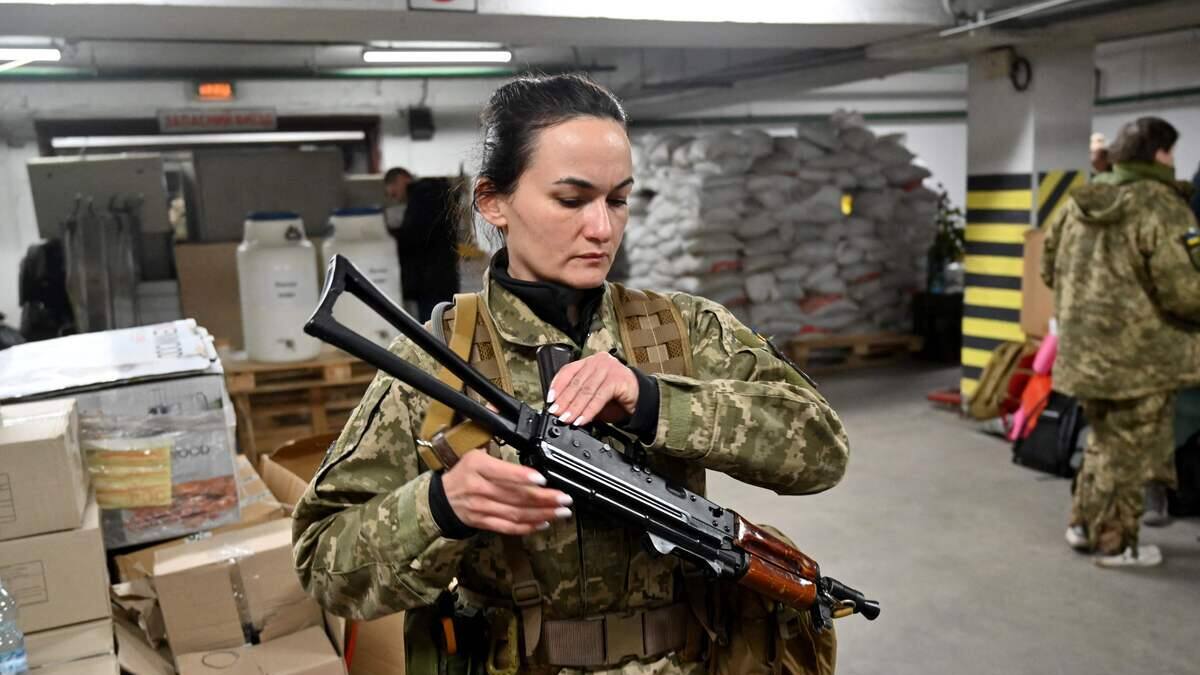 Quand les femmes ukrainiennes se précipitent pour combattre