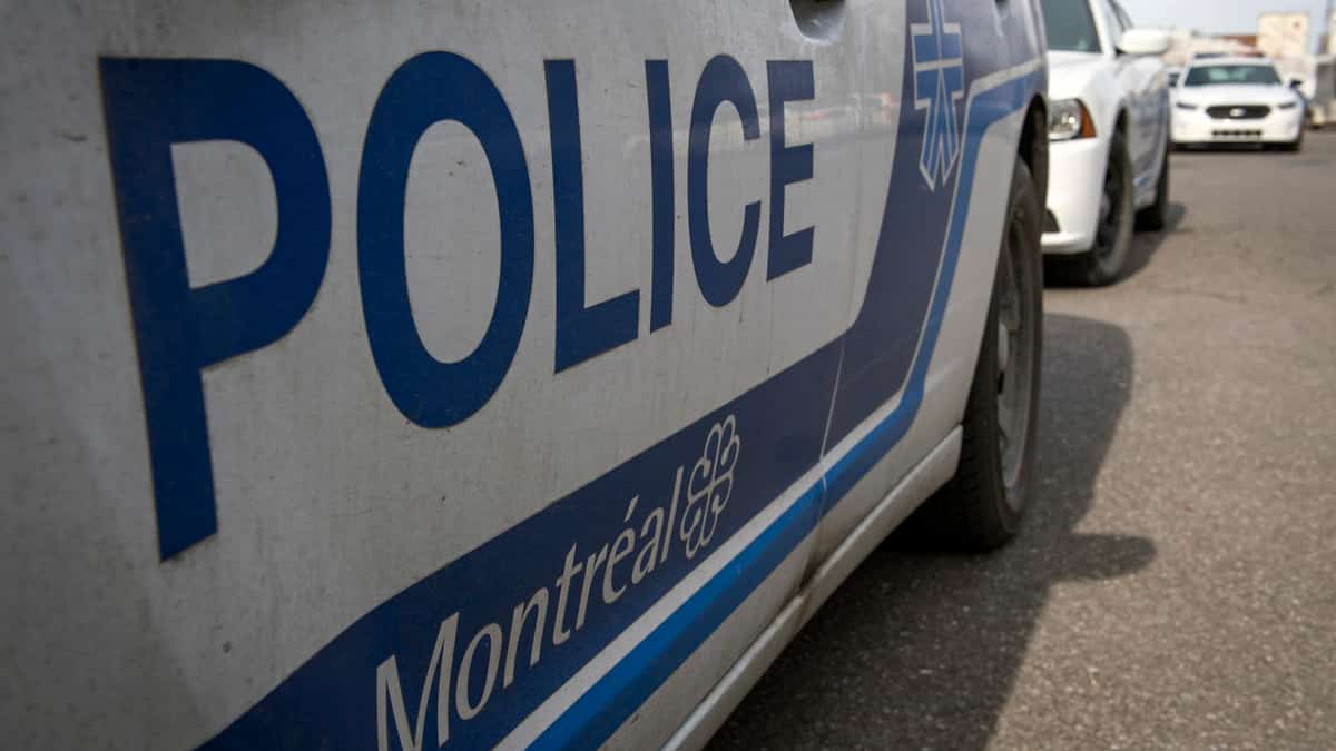 Un véhicule incendié avec un bidon d’essence dans Saint-Laurent