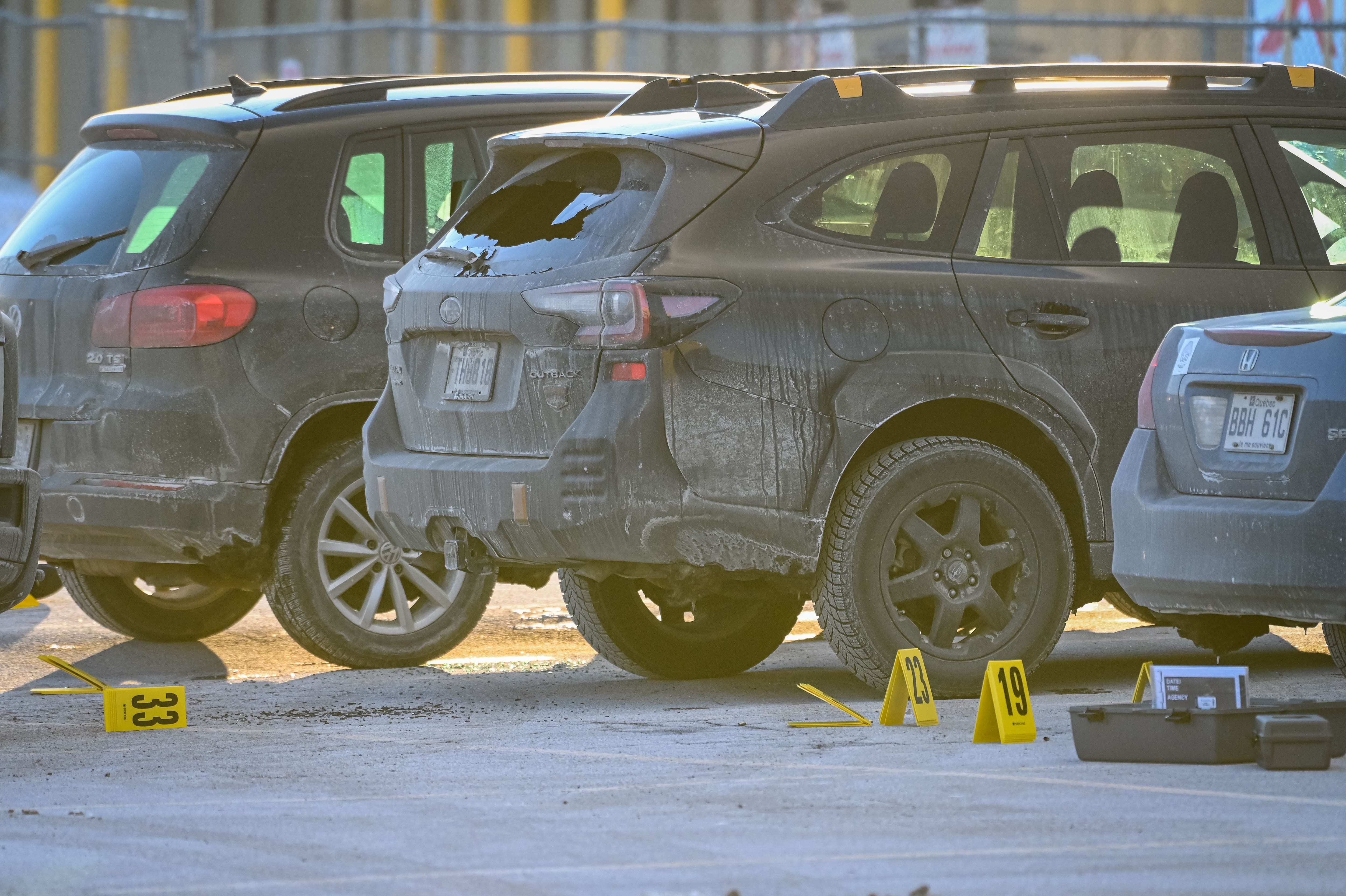 Un homme a été atteint mortellement par balle dans le terrain de stationnement d’un populaire restaurant de Kahnawake, sur la Rive-Sud de Montréal.