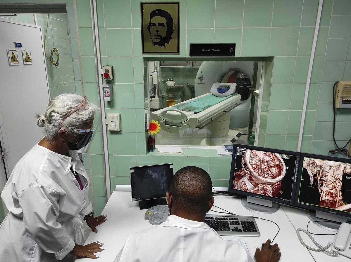 Cuba approuve un vaccin local destin&eacute; aux convalescents de la COVID-19
