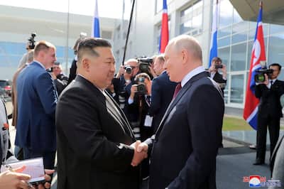 Putin regala un'auto a Kim Jong Un