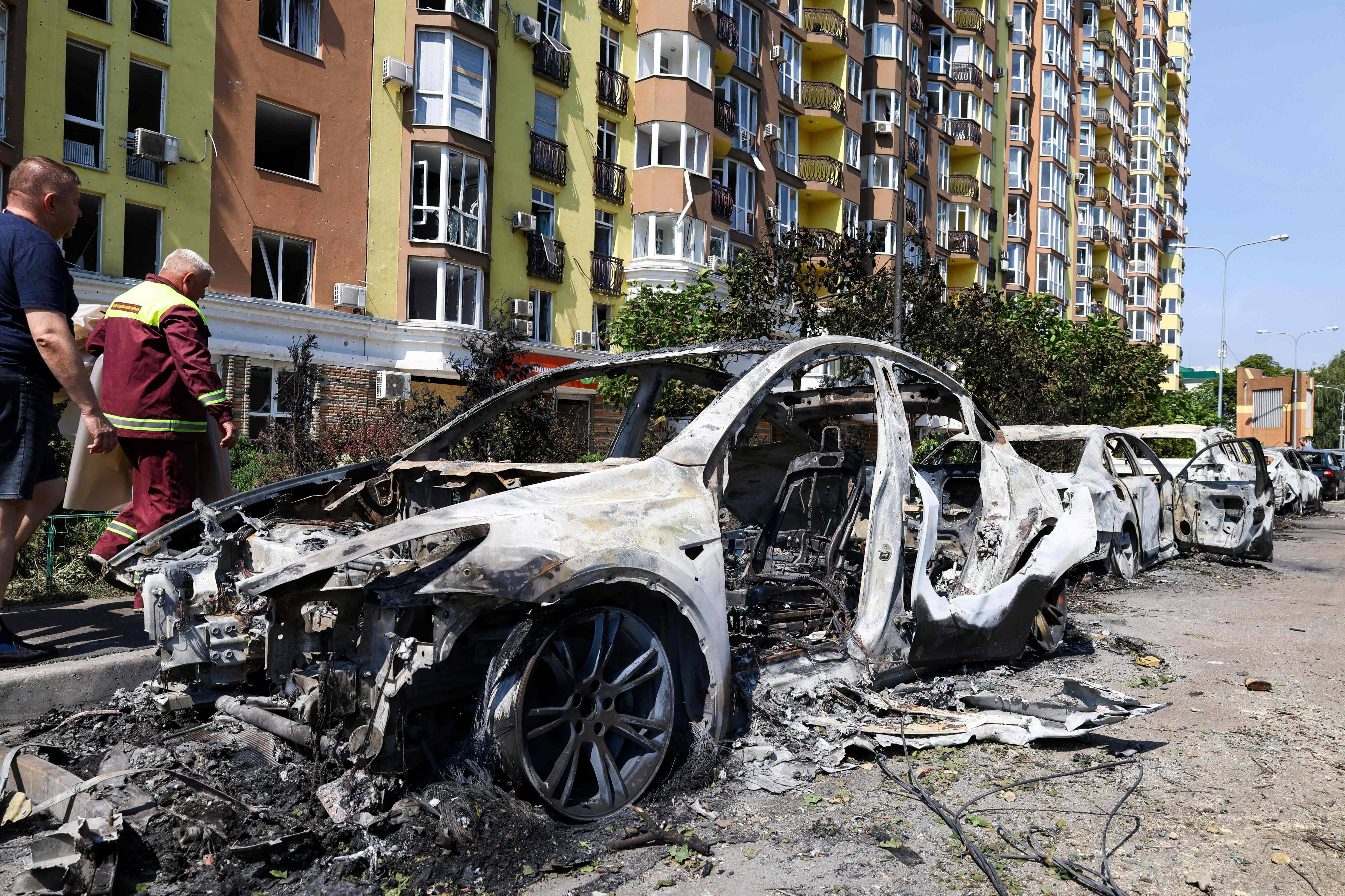 At least 14 dead in strikes in Russia and Ukraine
