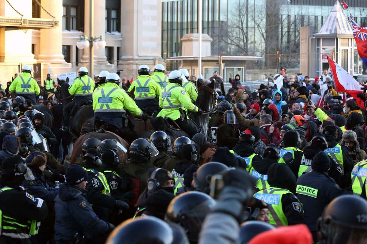 Non, une femme n&rsquo;est pas morte pi&eacute;tin&eacute;e par un cheval &agrave; Ottawa