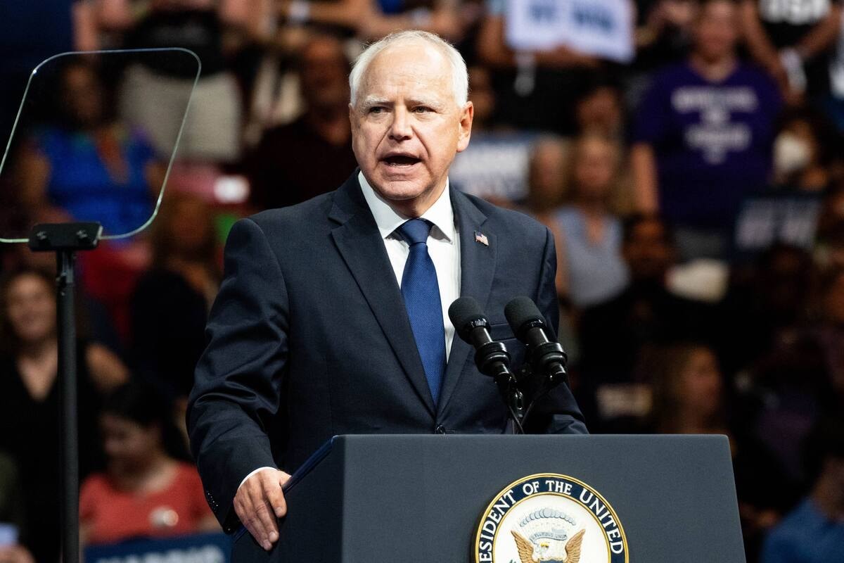 Un r&eacute;trograde qui &laquo;s&egrave;me le chaos et la division&raquo;: &agrave; peine nomm&eacute;, Tim Walz attaque Donald Trump