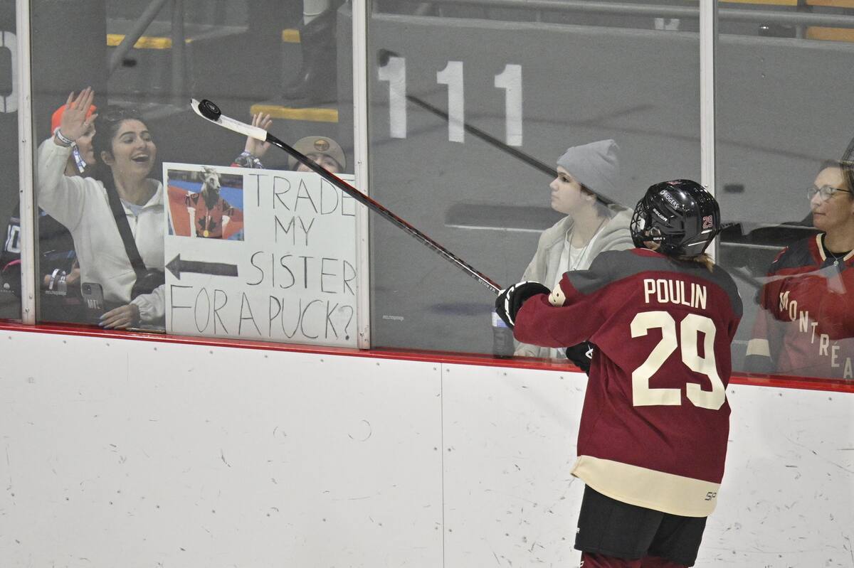 [EN PHOTOS]  Una atmósfera sobrealimentada para el hockey femenino