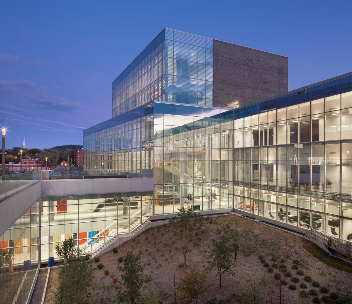 Universite De Montreal Un Trimestre En Grande Partie A Distance Jdm