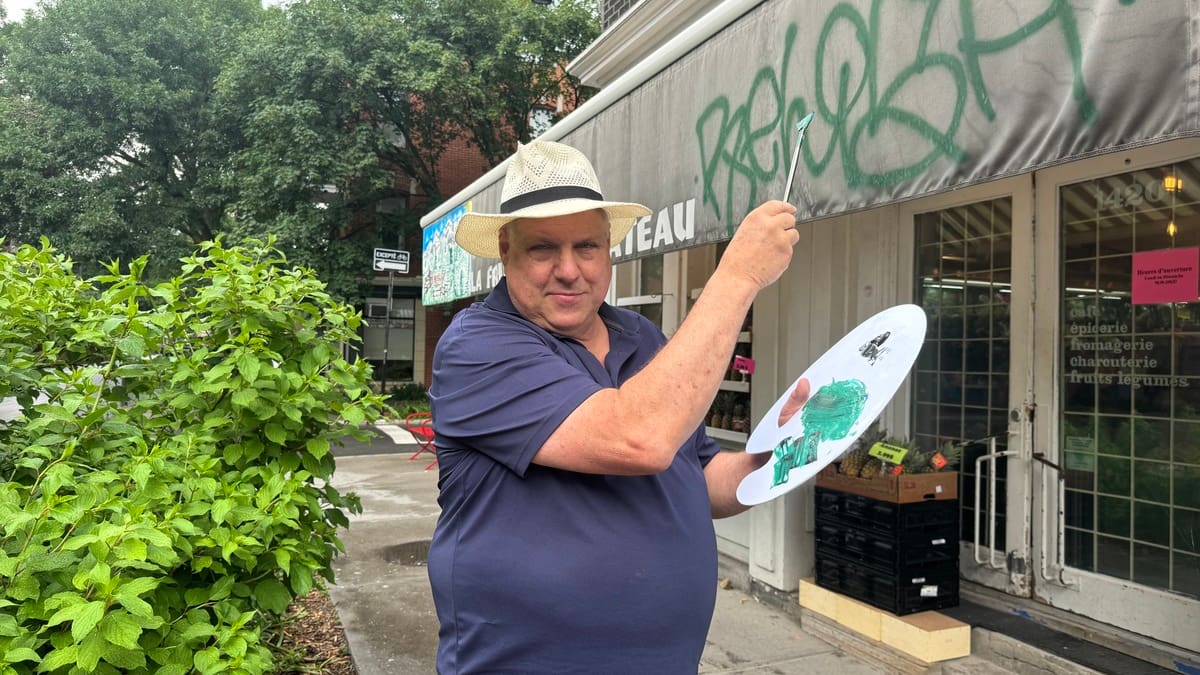 «De l’écœuranterie» pour un commerçant: les Montréalais doivent cohabiter avec les graffitis